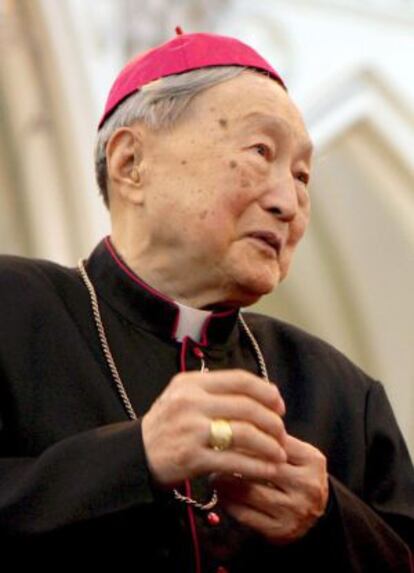 Aloysius Jin Luxian, en 2006 en la catedral de San Ignacio de Shangh&aacute;i.