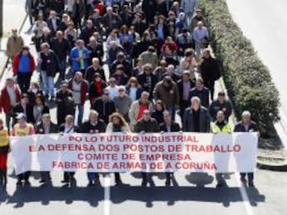 Los casi 180 trabajadores de la fábrica de armas de A Coruña no se rinden en su batalla para que el próximo mes de abril no sea el último de esta emblemática factoría.