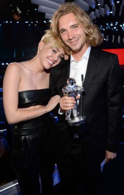 Miley Cyrus y Jesse Helt, en la entrega de premios de la MTV el pasado domingo.