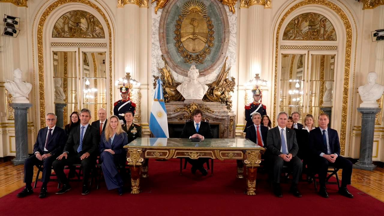 Milei anuncia sanciones para las petroleras que operen en Malvinas sin autorización argentina Milei anuncia sanciones para las petroleras que operen en Malvinas sin autorización argentina