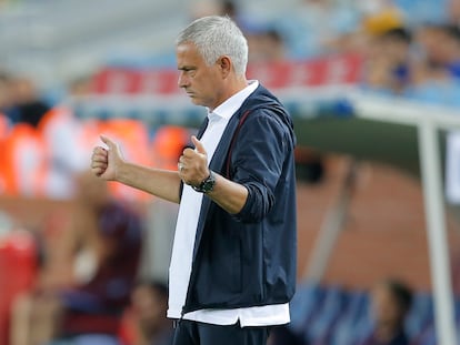 Mourinho, el pasado jueves durante el Trabzonspor-Roma de la Conference League.