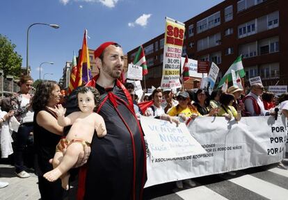 Manifestación en apoyo a los niños robados.