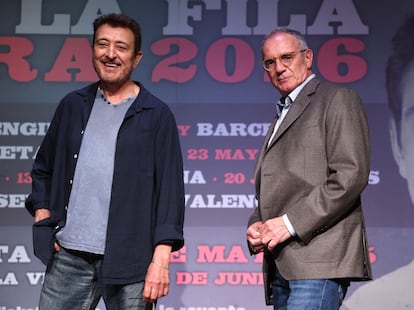 El último de la fila en la roda de premsa on anuncia el seu concert de retorn