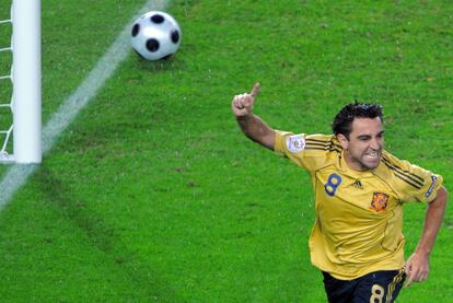 Xavi, que fue nombrado mejor jugador de la Eurocopa de 2008, abrió el marcador en las semifinales ante Rusia. Uno de los 10 tantos que ha marcado con La Roja.