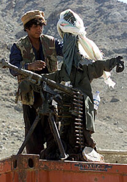Un combatiente de la Alianza del Norte, ayer en Bagram.