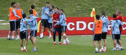 Los jugadores espa&ntilde;oles, sonrientes durante uno de los ejercicios.