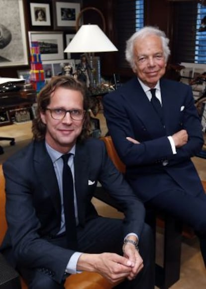 Ralph Lauren (a la derecha) posa con Stefan Larsson, nuevo consejero delegado de su compañía.