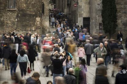 Turistas, este martes, en el centro de Barcelona.