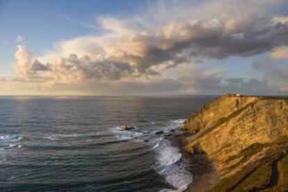 Atardecer en el cabo Vidío, en el Paisaje Protegido de la Costa Occidental de Asturias.