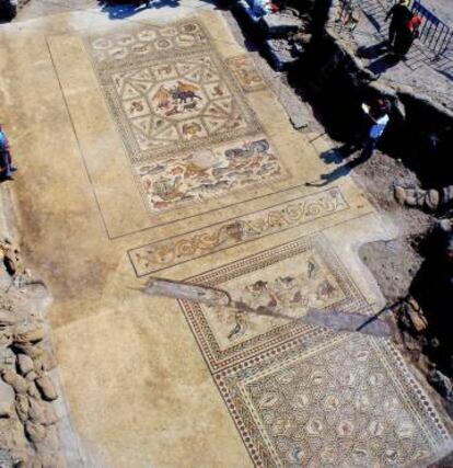 Mosaico descubierto en la ciudad romana de Lod (Israel) repleto de animales fantásticos, figuras geométricas y escenas marinas.