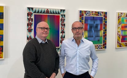 El galerista estadounidense Michael Jenkins y el historiador alicantino Javier Romero este jueves en su galería de Nueva York