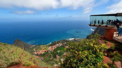 El mirador de Abrante, sobre el pueblo de Agulo, en la isla canaria de La Gomera.