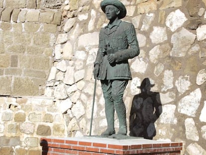 La estatua de Franco, como general de la Legión, colocada en Melilla.