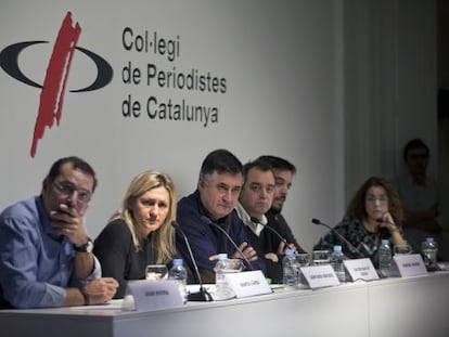 Mesa redonda en el Colegio de Periodistas de Cataluña con (de izquierda a derecha) Joan Roura, Marta López, Gervasio Sánchez, Xavier Mas, Samuel Aranda y Mónica Bernabé.