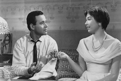 Jack Lemmon y Shirley Mc Laine en una escena de 'El apartamento', de Billy Wilder.