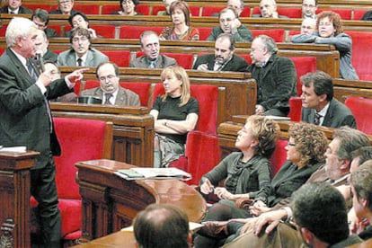 El presidente de la Generalitat, Pasqual Maragall, durante su intervención en el pleno del Parlamento catalán.