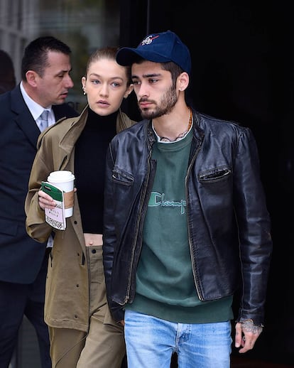 Gigi Hadid y Zayn Malik paseando por las calles de Nueva York en abril de 2016.