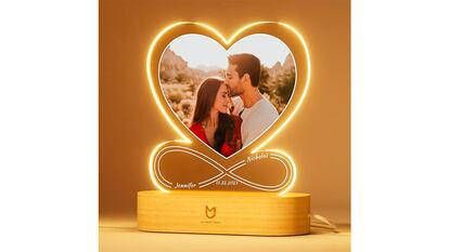 Regalos San Valentín sobre fondo blanco
