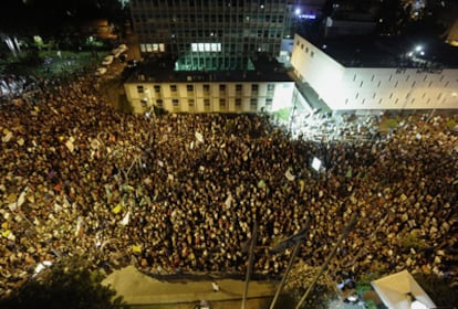 Miles de indignados israelíes han protestado hoy sábado en Tel Aviv.