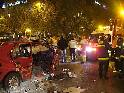 Siniestro producido en el paseo de la Castellana de Madrid en el que resultó herida grave una mujer de 25 años.