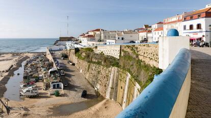 Vista de la playa de los pescadores en Ericeira.