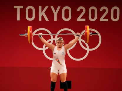 La mexicana Aremi Fuentes, durante la competencia de halterofilia