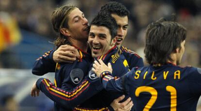 El delantero del Valencia, David Villa, celebra el primer gol de la selección española frente a Francia