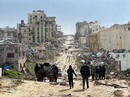 La devastación del área de Jan Yunis tras la retirada de las tropas israelíes de la zona, este viernes.