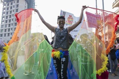 Escena de la manifestación del día del orgullo gay en Mumbai celebrada el 2 de enero de 2019. Casi un mes antes, el 6 de diciembre de 2018, la Corte Suprema de la India había despenalizado la homosexualidad derogando la Ley 377 del Código Penal.