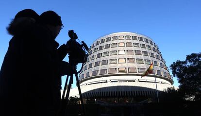 Medios de comunicación a las puertas del Tribunal Constitucional.