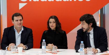 De izquierda a derecha, Albert Rivera, Inés Arrimadas y Toni Roldán, el pasado lunes.