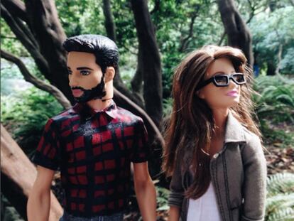 Una de las fotos publicadas en Instagram en la cuenta de Socality Barbie, que aparece con un un amigo, los dos muy 'hipsters'.