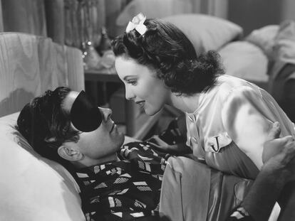 Sexo con la luz apagada, ¿sí o no?