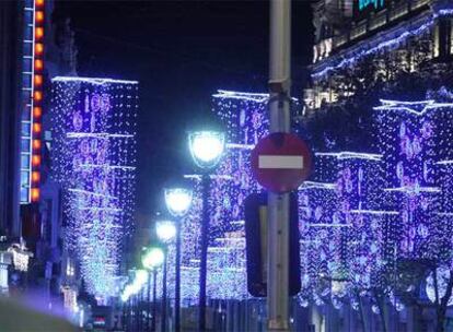 Barcelona ha aumentado este año el gasto en luces navideñas pese a la crisis. En la imagen, el Portal de l'Àngel.