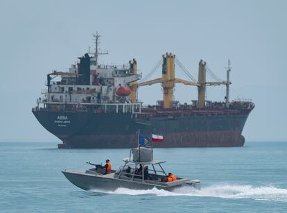 Una lancha rápida de la Guardia Revolucionaria iraní navegaba por aguas del golfo Pérsico, el 29 de abril.