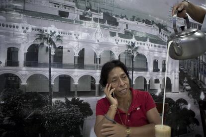 Dos semanas antes de su muerte, el fotógrafo Octavio Gómez le tomó esta fotografía a Regina, en el café La Parroquia del puerto de Veracruz.