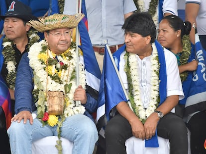 Luis Arce y Evo Morales, durante un acto del Movimiento al Socialismo (MAS), el pasado mes de marzo.