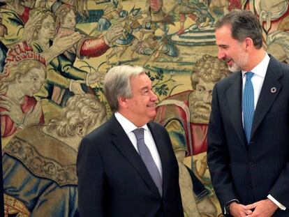  El rey Felipe VI y el Secretario General de las Naciones Unidas, Antonio Guterres, a quien recibió hoy en audiencia