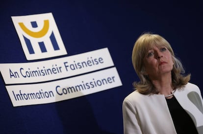 La defensora del pueblo europeo, Emily O'Reilly, durante una conferencia de prensa.