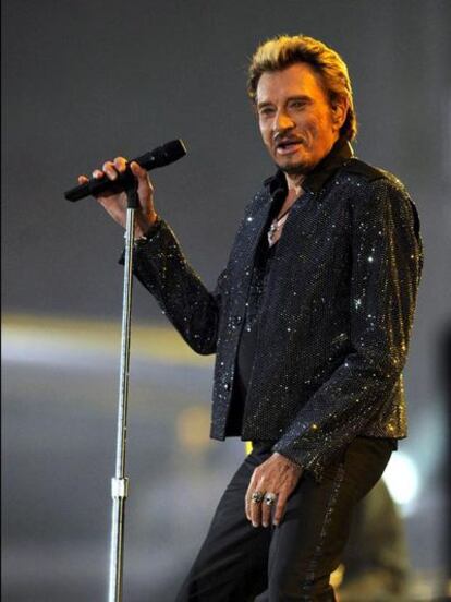 Johnny Hallyday mientras se presenta en el estadio Bollaert de Lens (Francia) en junio de este año.