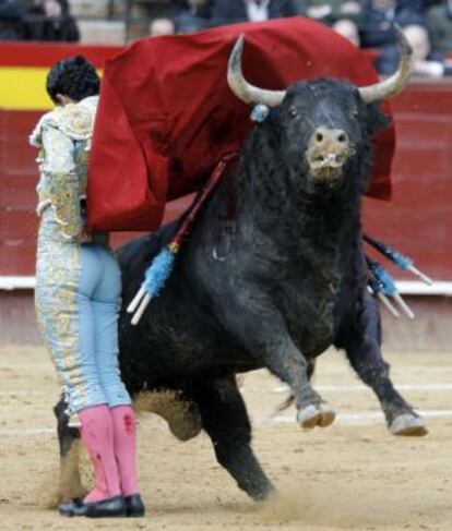 Iván Fandiño durante la faena de muleta al tercero de la tarde.