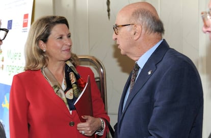 La directora del proyecto, Sara Gómez, junto al presidente de la RAI, Elías Fereres, en la presentación del proyecto.