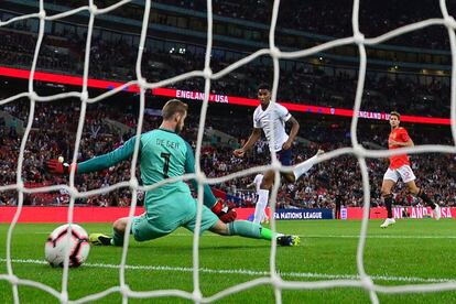 Marcus Rashford marca el primer gol del partido a David De Gea.