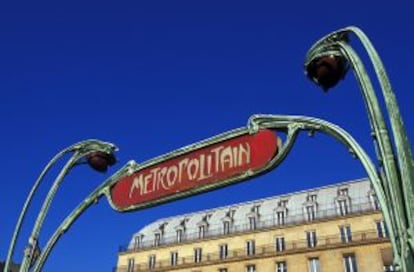 Una de las bocas de metro 'art nouveau' diseñadas por Hector Guimard, en París.