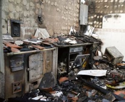 Interior de una vivienda destrozada por uno de los m&aacute;s de 150 incendios que ha habido en el norte durante el fin de semana. 