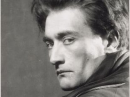 Antonin Artaud, fotografiado por Man Ray en 1926.
