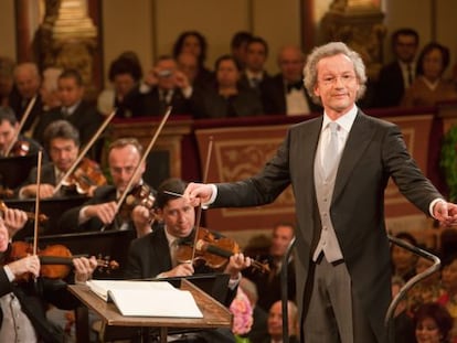 El director Franz Welser-M&ouml;st dirigiendo a la Filarm&oacute;nica de Viena en el Concierto de A&ntilde;o Nuevo de 2011.