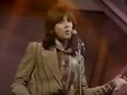 Alan Merrill, en una captura de pantalla del vídeo de 'I Love Rock 'n' Roll'.