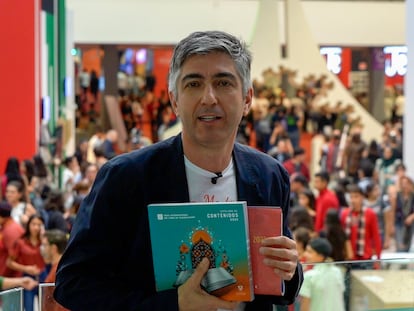 El periodista de EL PAÍS, Javier Rodríguez Marcos, en la Feria Internacional del Libro de Guadalajara.