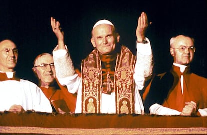 Karol Józef Wojtyla, tras su elección como Pontífice, con el nombre de Juan Pablo II, el 16 de Ocubre de 1978.